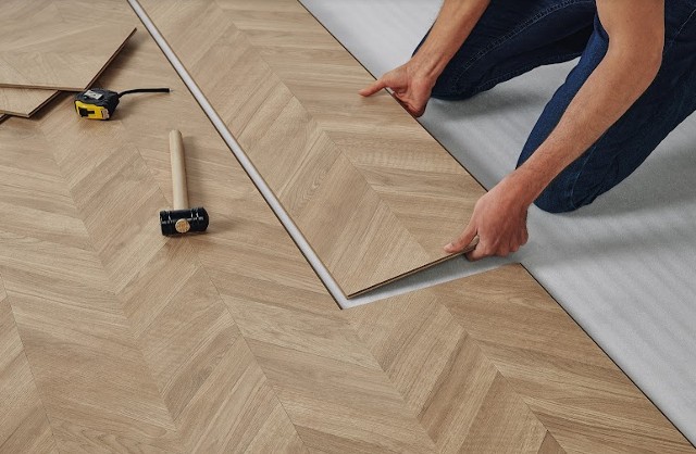 Piso Laminado ou Vinílico: Qual a Melhor Escolha para Sua Casa?