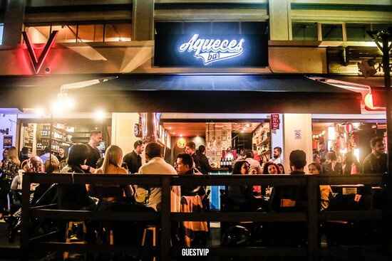 1. Guia Completo dos Bares de Rock em Curitiba
2. Descubra a Cena Eletrônica de Curitiba: Os Melhores Clubs
3. Vida Noturna no Batel: Onde Ir para Curtir a Noite
4. Largo da Ordem: A Boemia Clássica de Curitiba
5. Curitiba para Jovens: Baladas e Bares com Música Indie e Pop