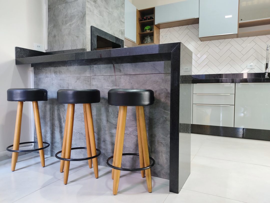 Como Escolher o Material Ideal para seu Balcão de Cozinha Americana