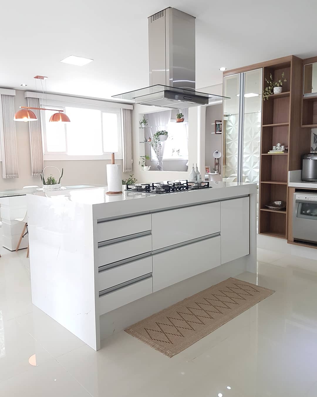 Como Otimizar o Espaço com uma Ilha de Cozinha e Mesa Integrada em Apartamentos Pequenos