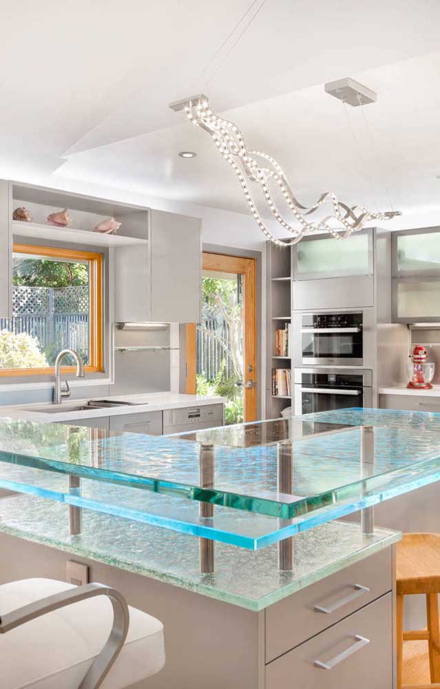 instalação de fechamento de pia com vidro temperado