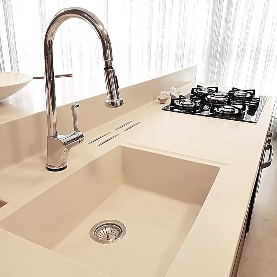 como limpar bancada de corian branca