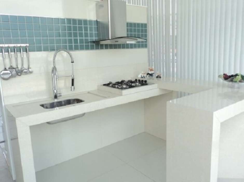bancada de cozinha de porcelanato branco