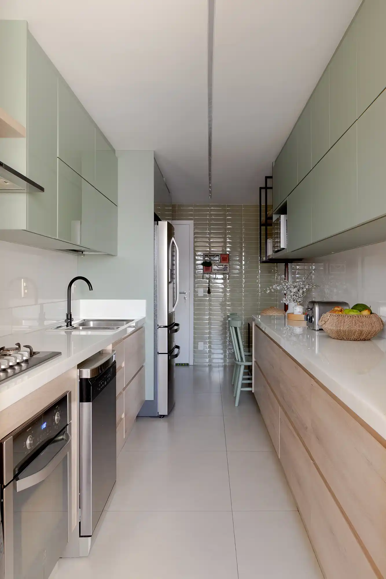 Quartzo Branco na Cozinha: Guia Completo de Vantagens e Desvantagens