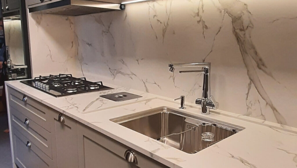 Preço da Bancada de Quartzo Branco por M²: Marcas e Modelos para seu Projeto