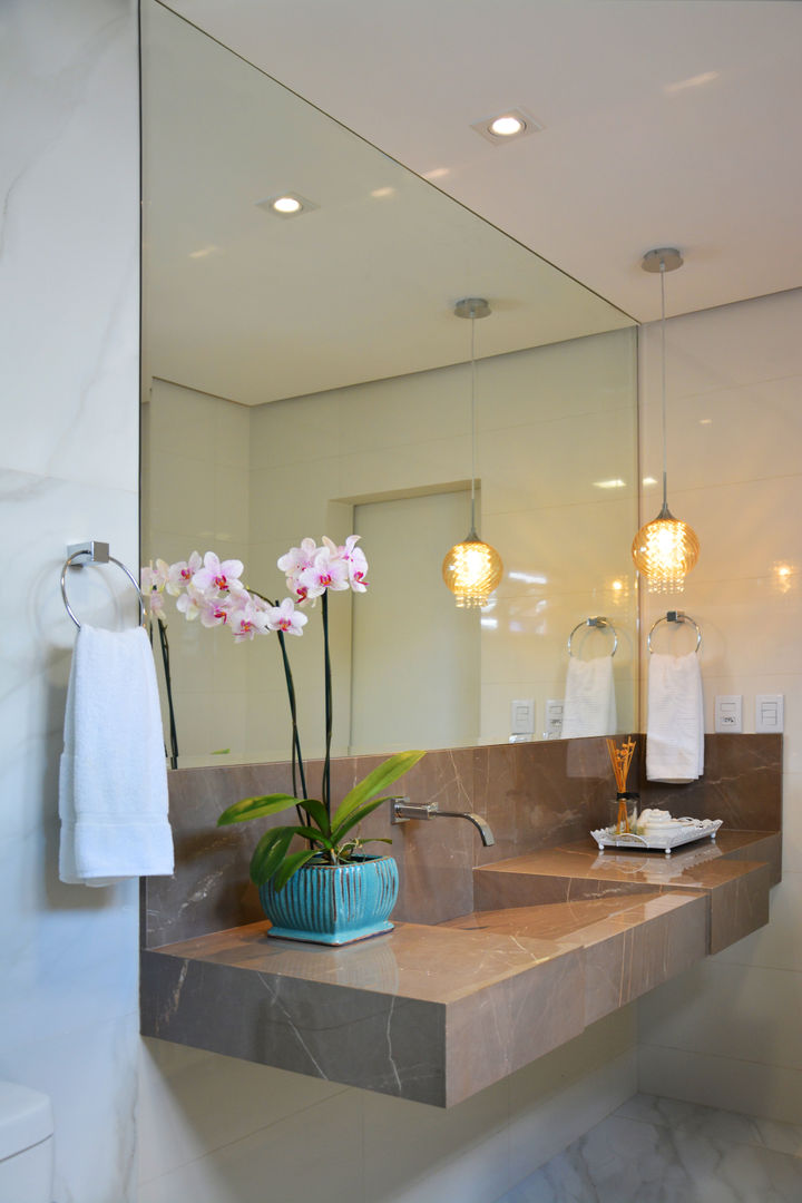 Porcelanato vs. Mármore: Qual o Melhor Material para Bancadas de Banheiro?