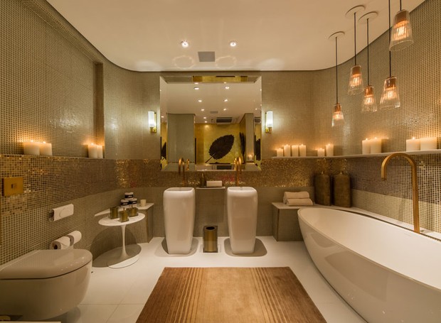 Toalheiros e Espelhos em Banheiros de Luxo