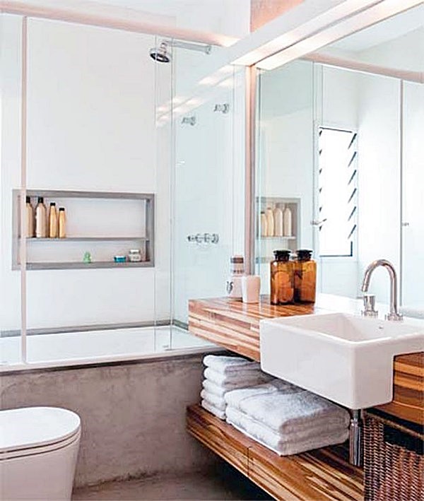 banheiro com banheira pequena