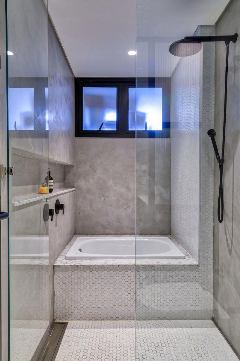 banheiro com banheira pequena