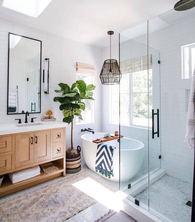 banheiro com banheira pequena