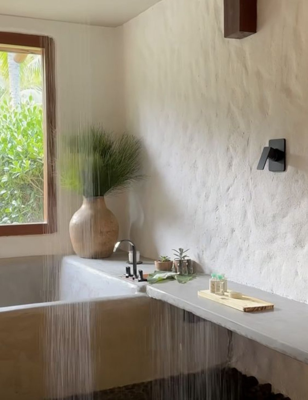 banheiro com decoracao grega