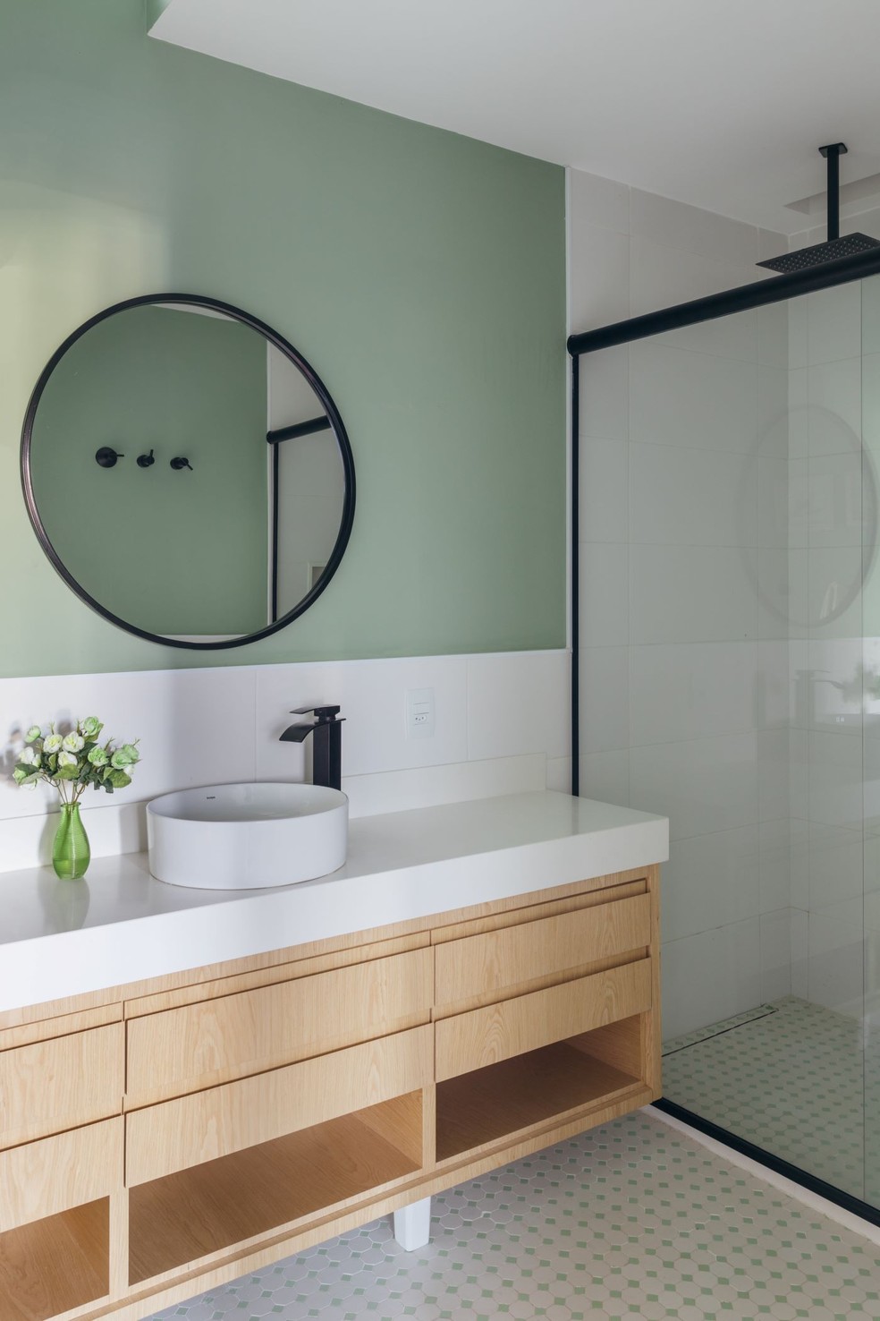 ideias de banheiro com meia parede pintada