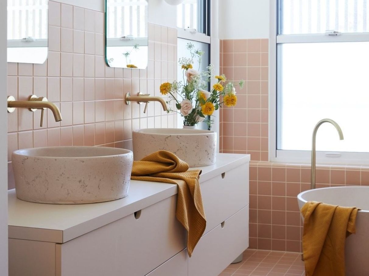 quanto custa pintar meia parede do banheiro