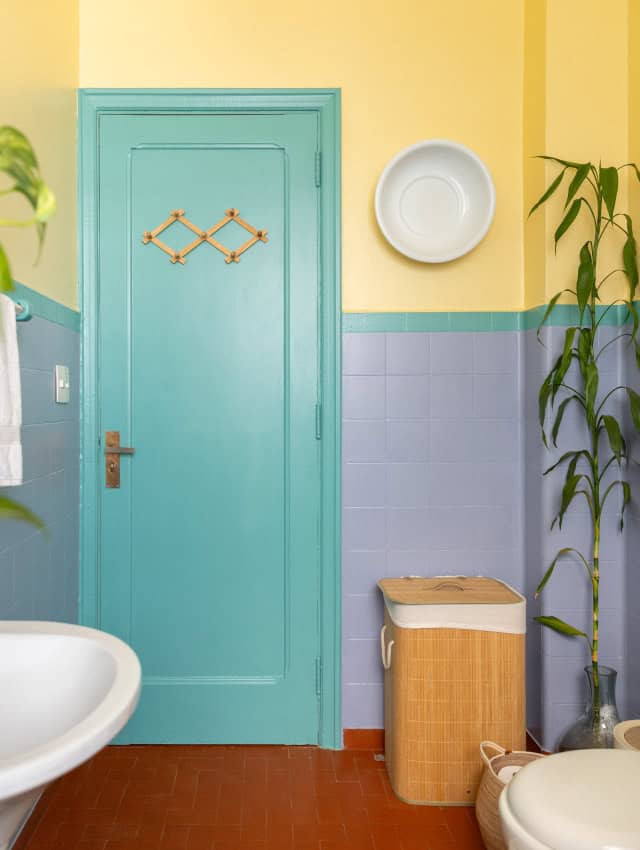 pintura meia parede vs. revestimento completo banheiro