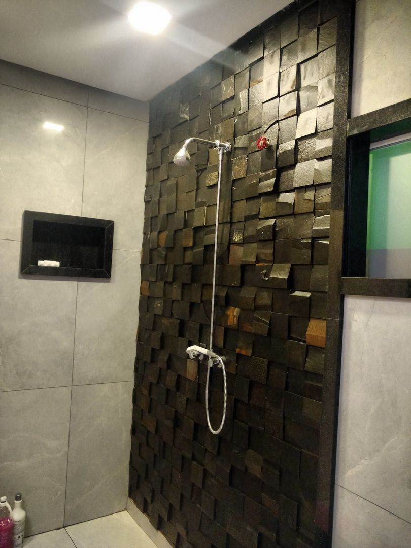 banheiro com pedras naturais no box