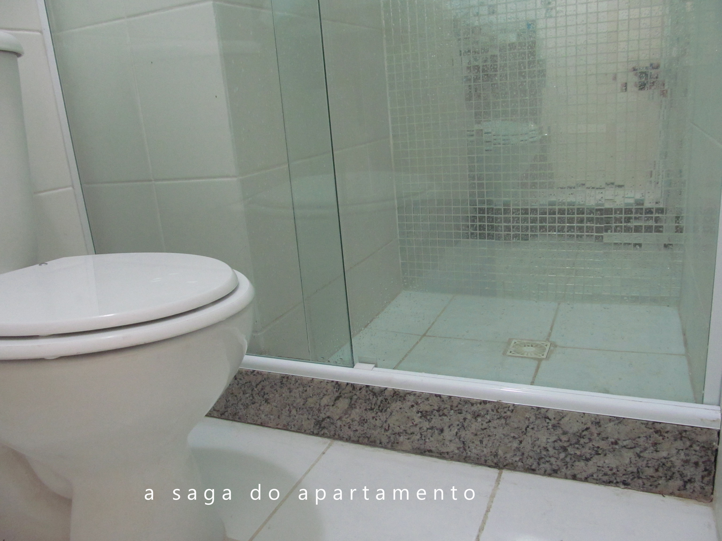 revestimento de pedra no chuveiro