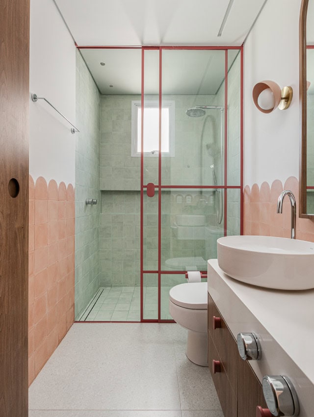 Vinil Autoadesivo vs. Tinta: Qual a Melhor Opção para Azulejos Geométricos?