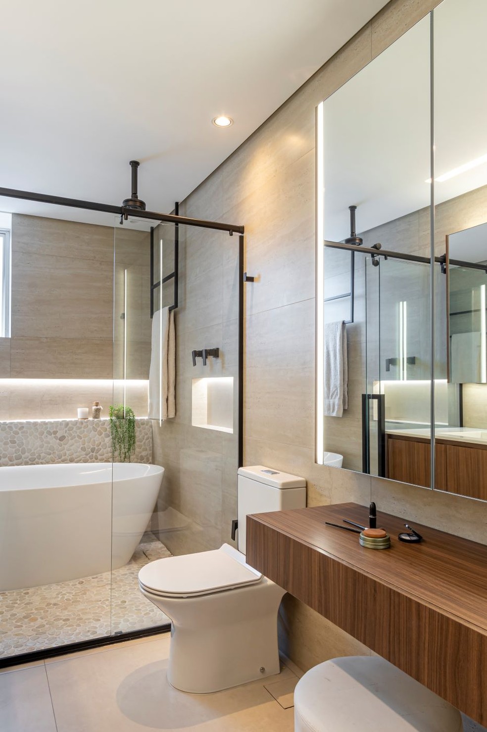 ideias de banheiro com seixos no box