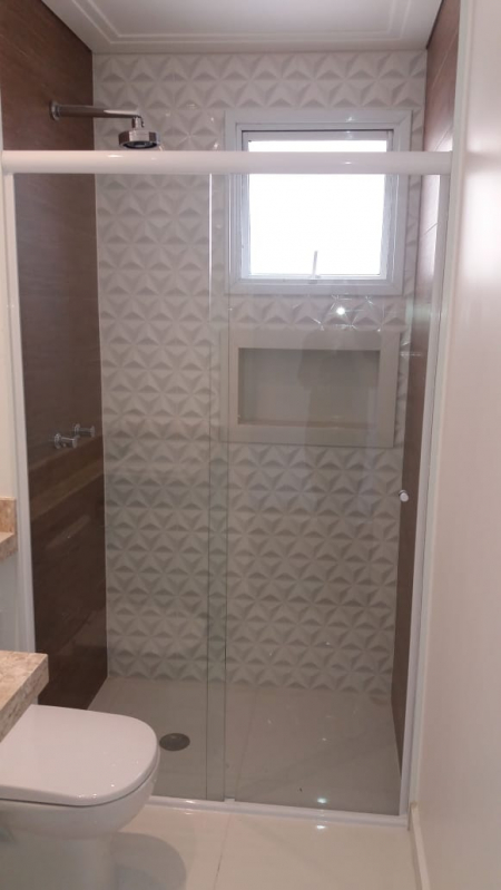 Guia Completo de Revestimentos Naturais para Seu Banheiro de Sítio