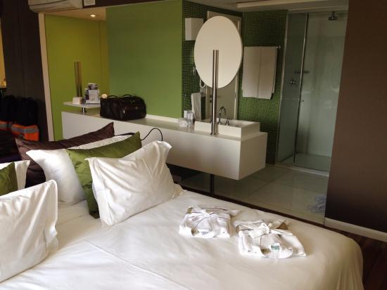 banheiro integrado ao quarto