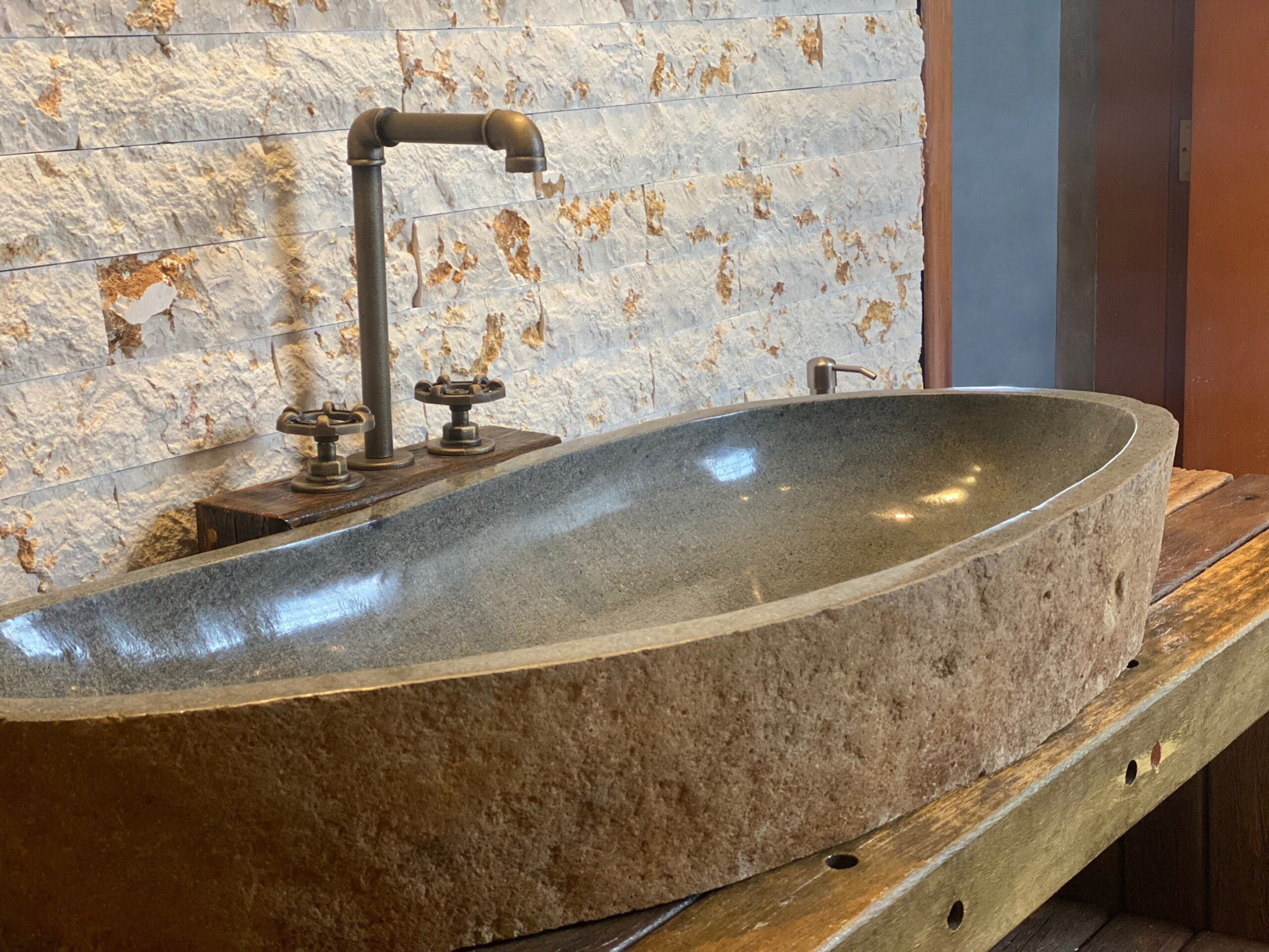 Revestimentos Essenciais para Criar um Banheiro no Estilo Mediterrâneo