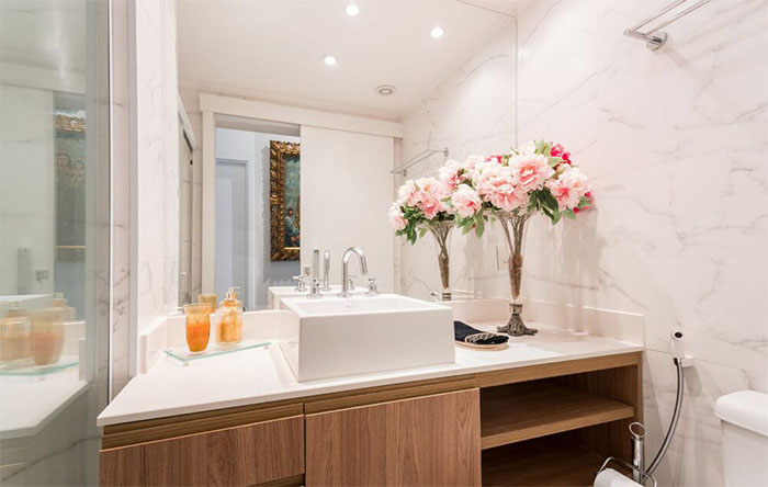 Guia Completo de Cores para Banheiros Modernos em 2026: Do Greige ao Azul Petróleo