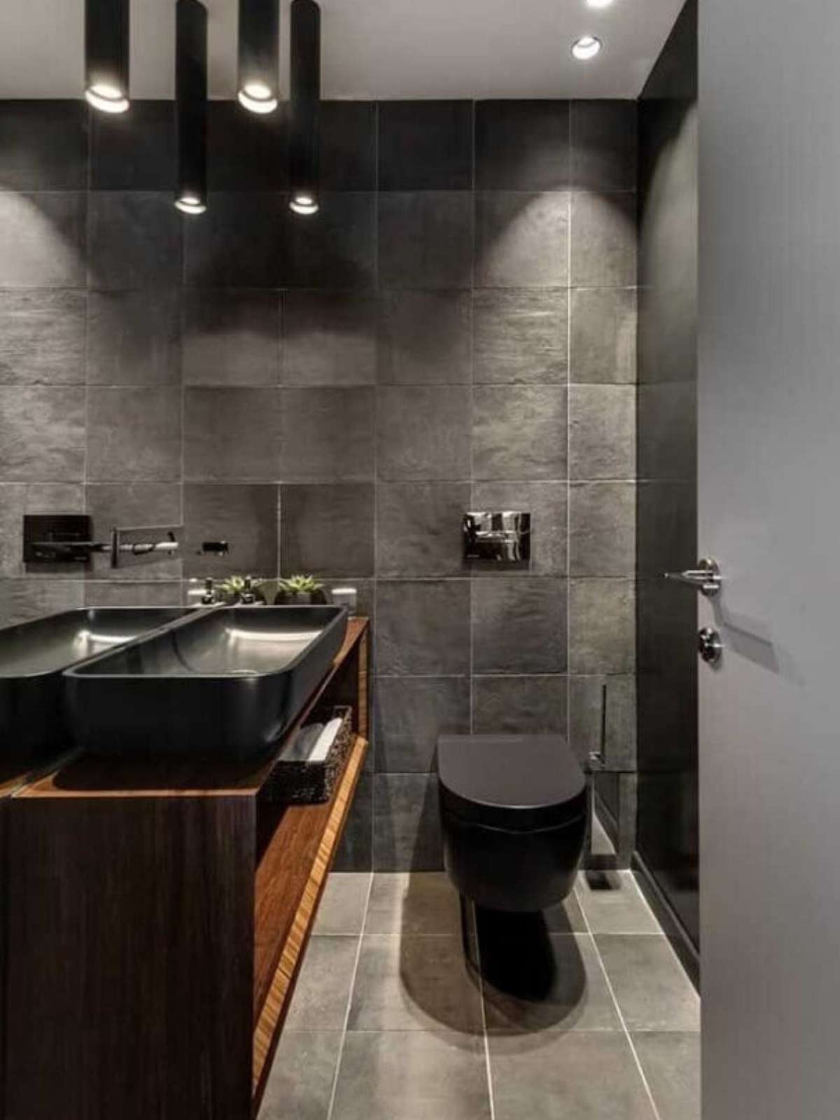 Iluminação Estratégica para Ampliar Banheiros Pequenos