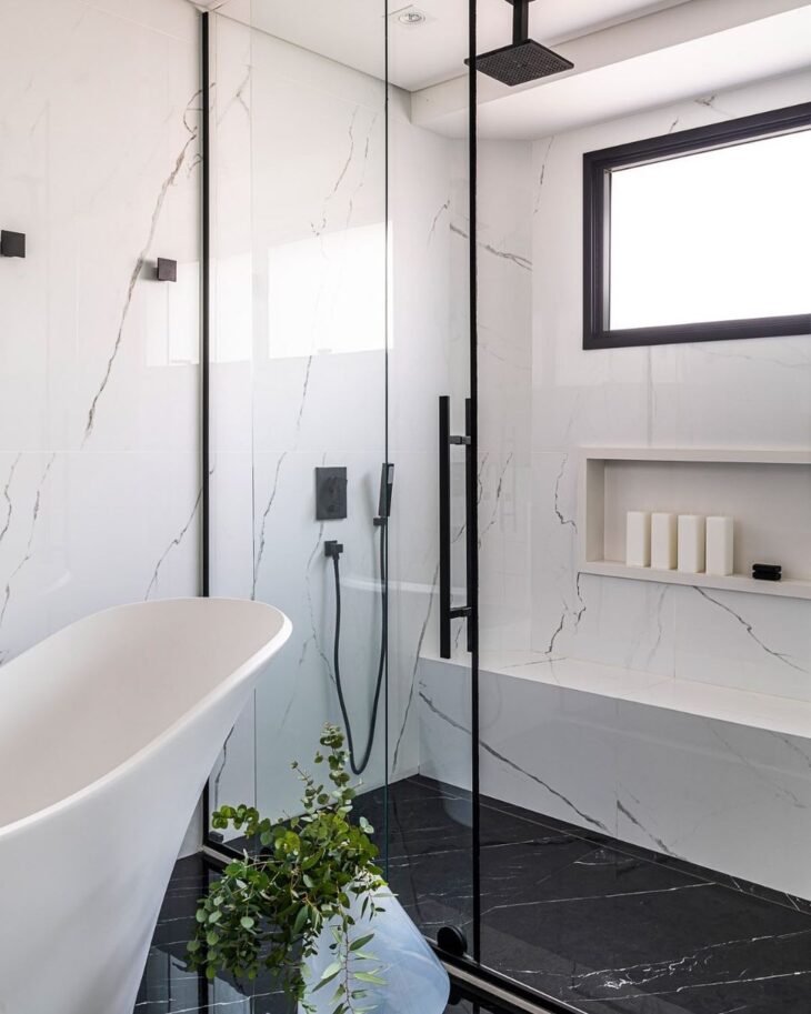 erros comuns porcelanato banheiro pequeno