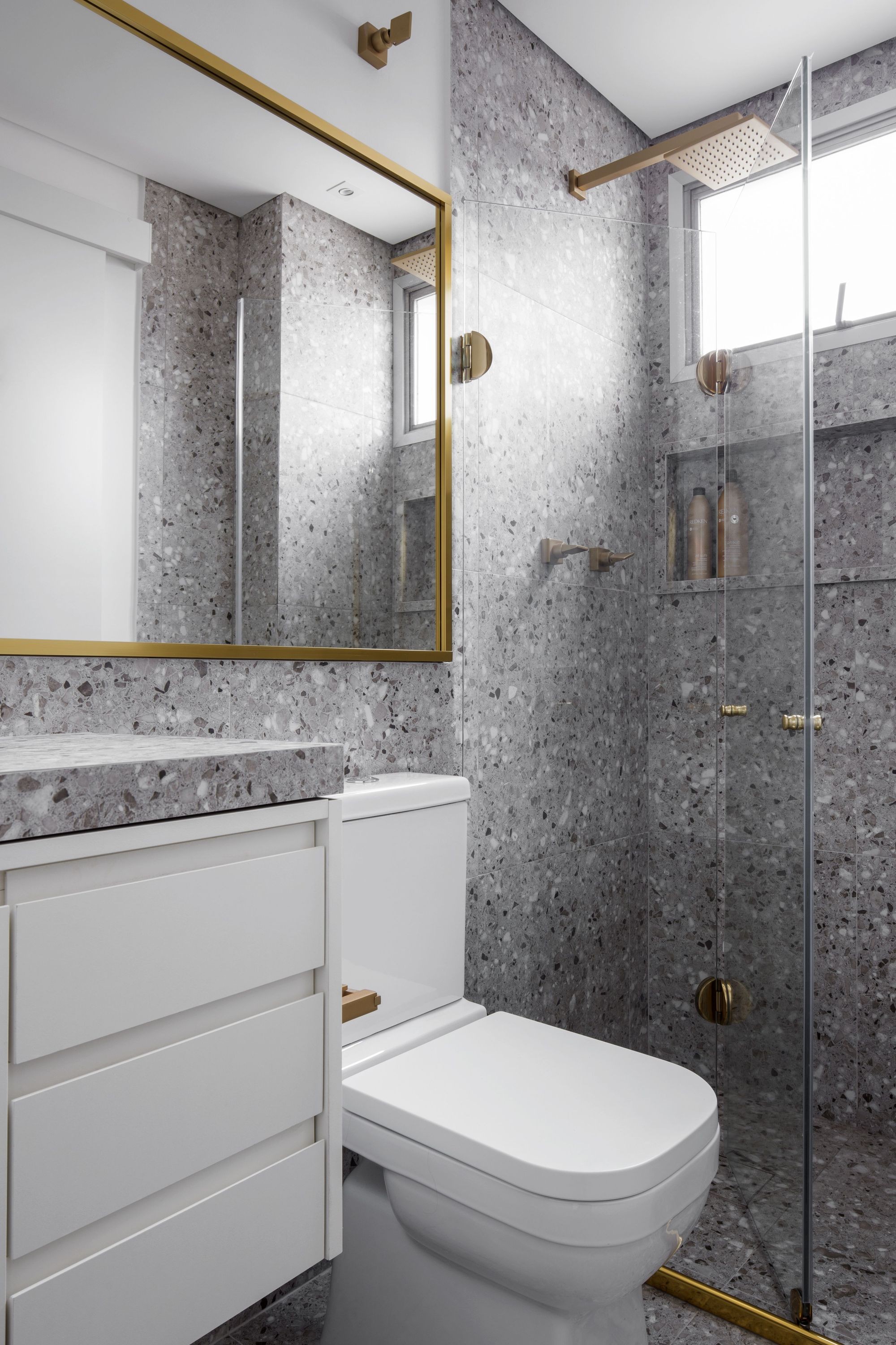 banheiro pequeno porcelanato