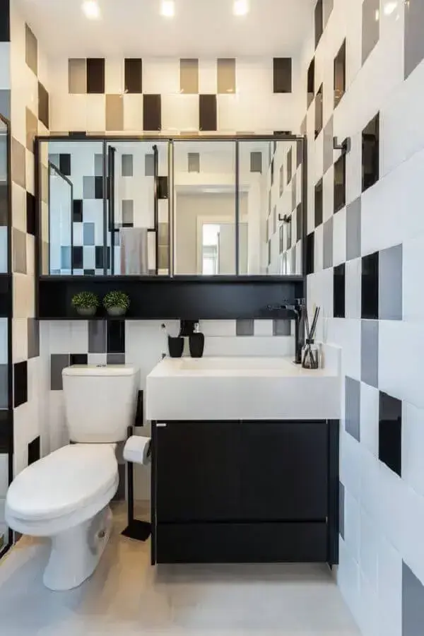 banheiro preto e branco com cinza