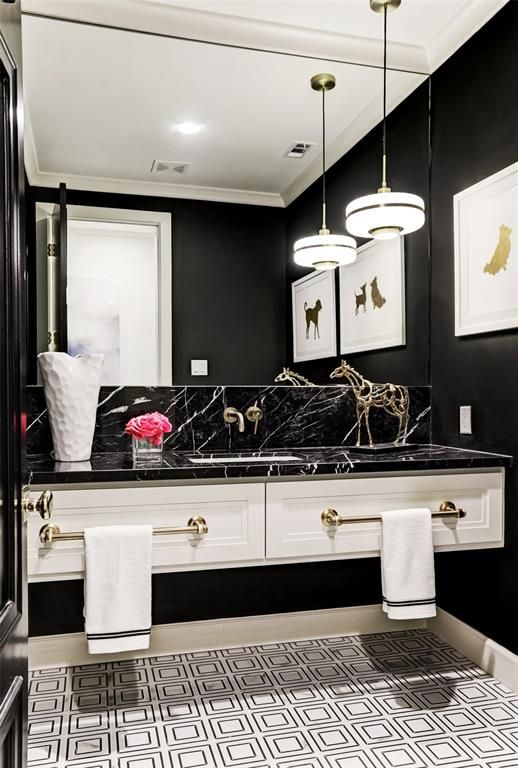 banheiro preto e branco minimalista