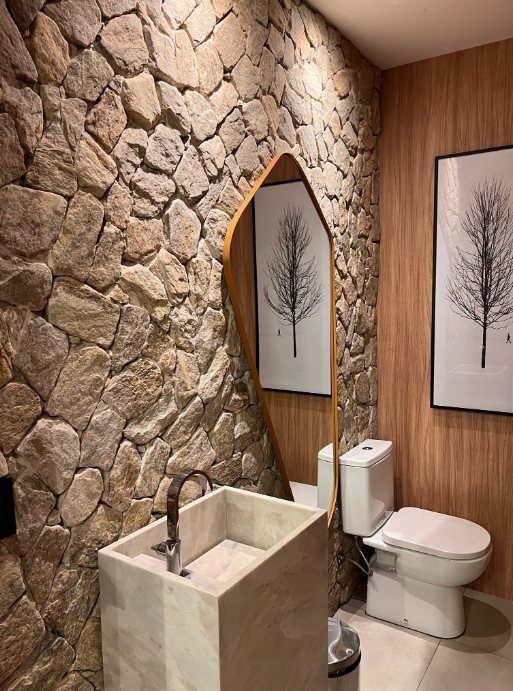 banheiro rustico moderno com pedras