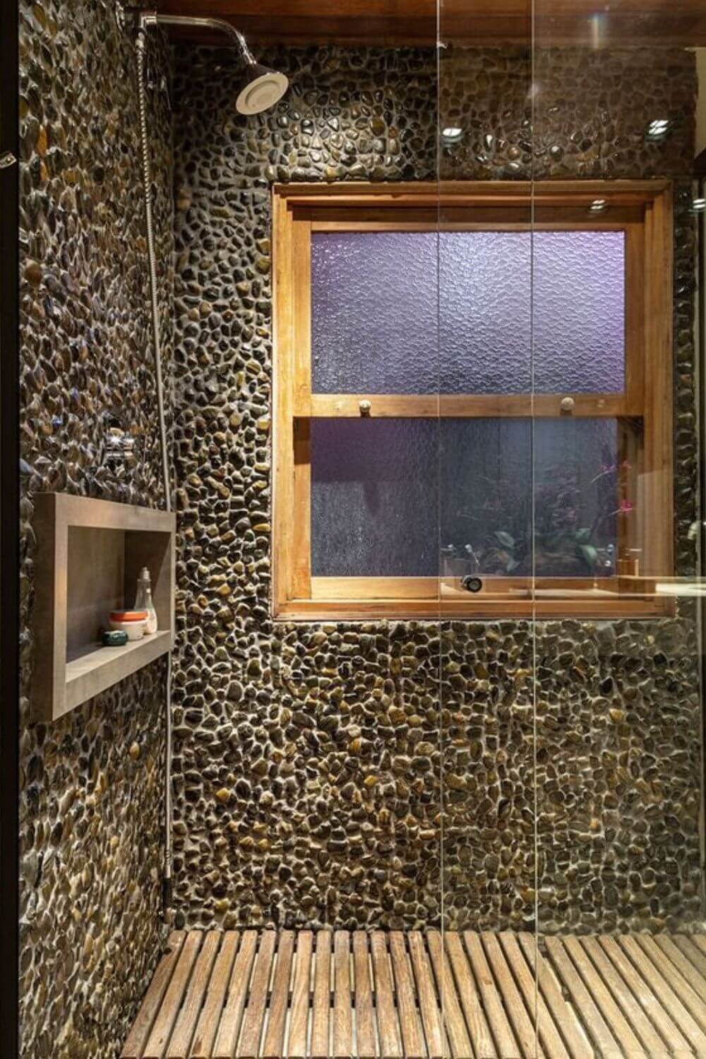 como usar pedra ferro em banheiro rústico