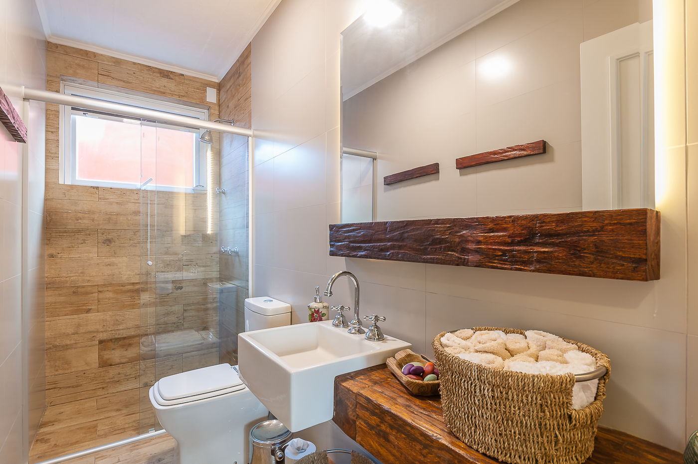 banheiro rustico moderno com pedras