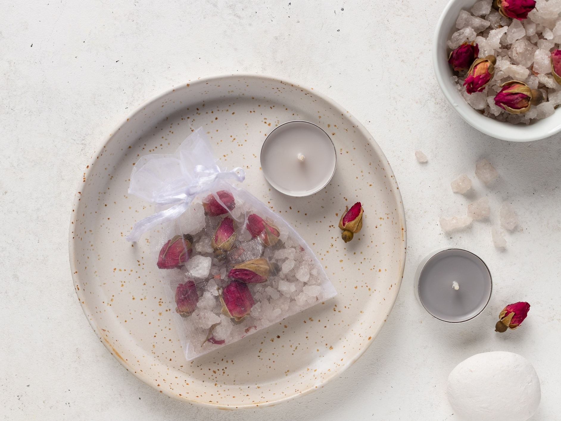 Desvende os Segredos do Banho de Rosas para Atrair o Amor