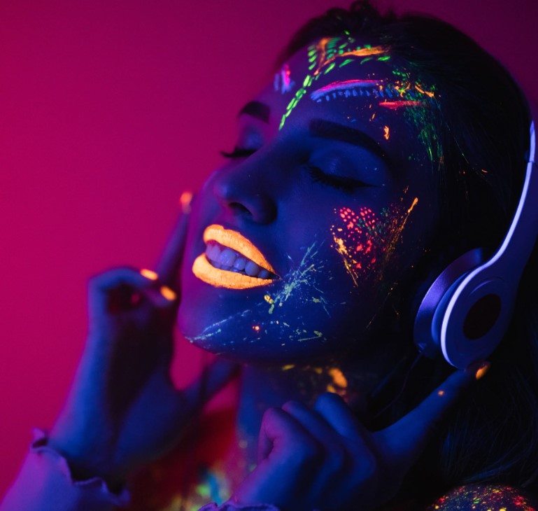 Top 5 Batons Neon que Brilham na Luz Negra