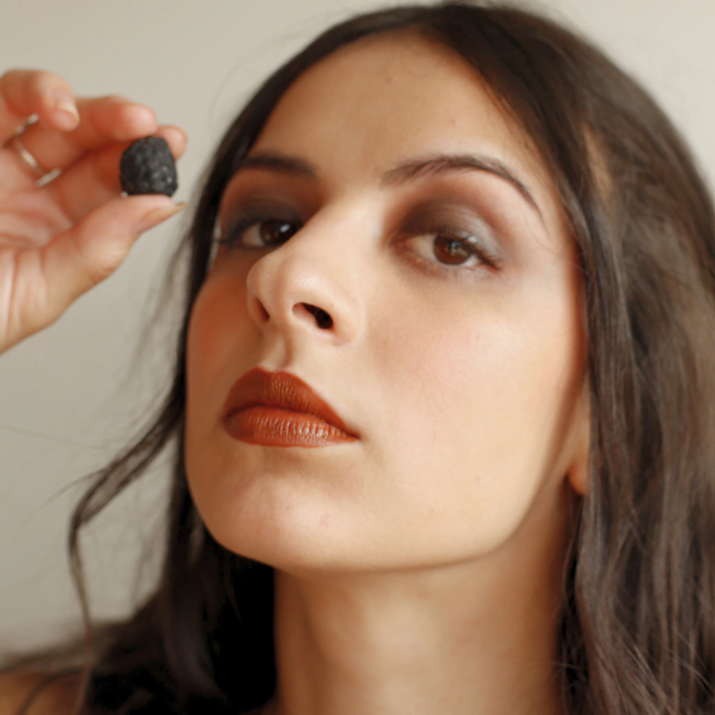 Avon Power Stay vs. Color Trend: Qual Batom Roxo Escolher?