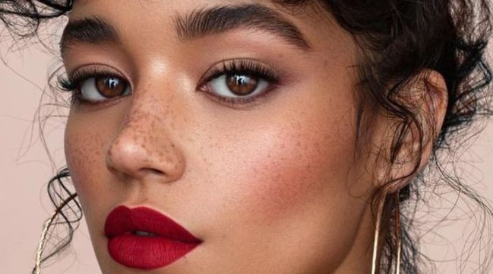 5 ideias de títulos para posts sobre desenhos de batom:
1. Desvendando os Estilos: Do Kawaii ao Realista