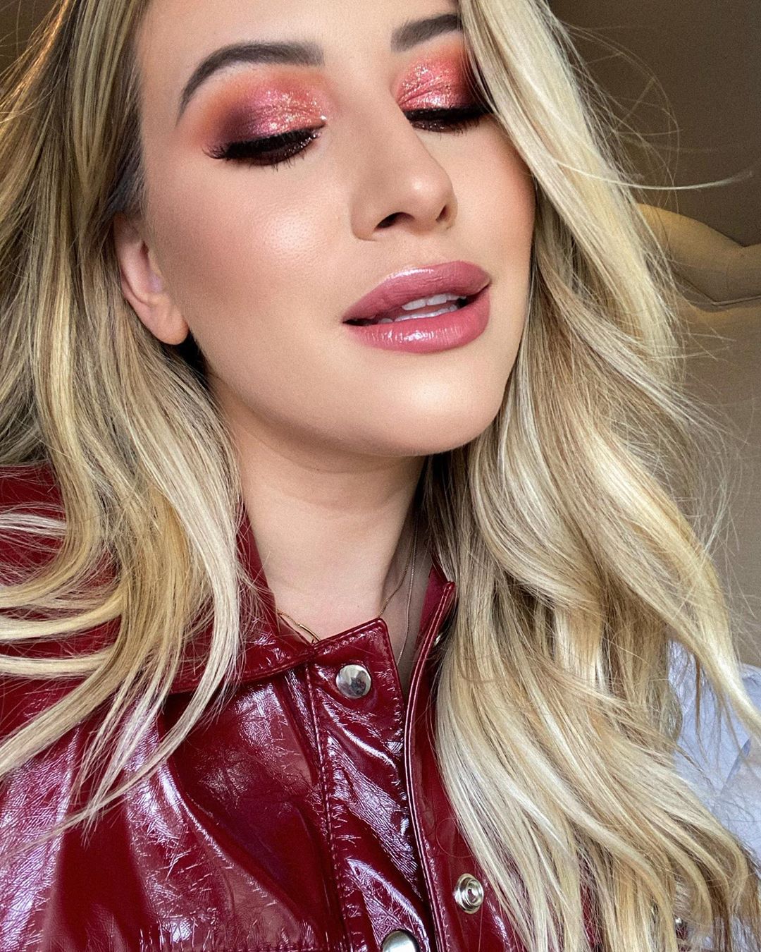5 Ideias de Títulos:
1. Descubra o Batom Rosado Perfeito para Cada Tom de Pele
2. Guia Completo: Tipos e Acabamentos de Batons Rosados
3. Como Usar Batom Rosado: Dicas de Maquiagem para o Dia a Dia e Eventos
4. Os Melhores Batons Rosados Matte e Cremosos do Mercado
5. Batom Rosado: O Segredo para um Visual Rejuvenescido e Sofisticado