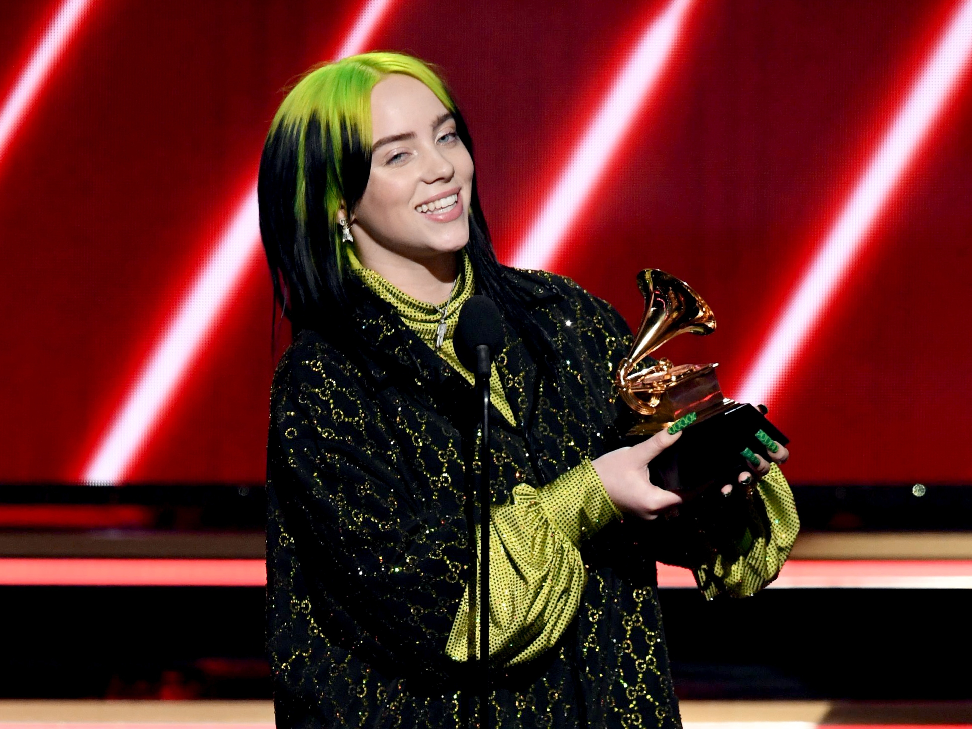 Billie Eilish: Superando Desafios de Saúde e Quebrando Recordes na Indústria Musical