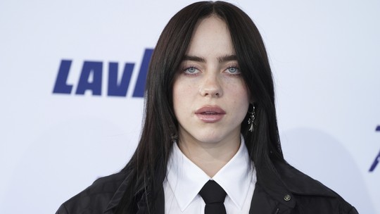Billie Eilish: Superando Desafios de Saúde e Quebrando Recordes na Indústria Musical