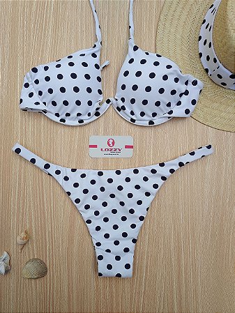 Como combinar biquíni de poá com acessórios de praia