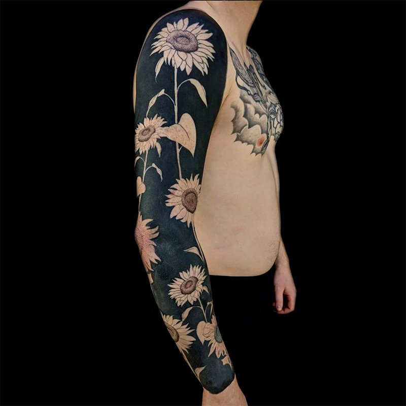 Blackout Tattoo vs. Blackwork: Entenda as Diferenças e Semelhanças