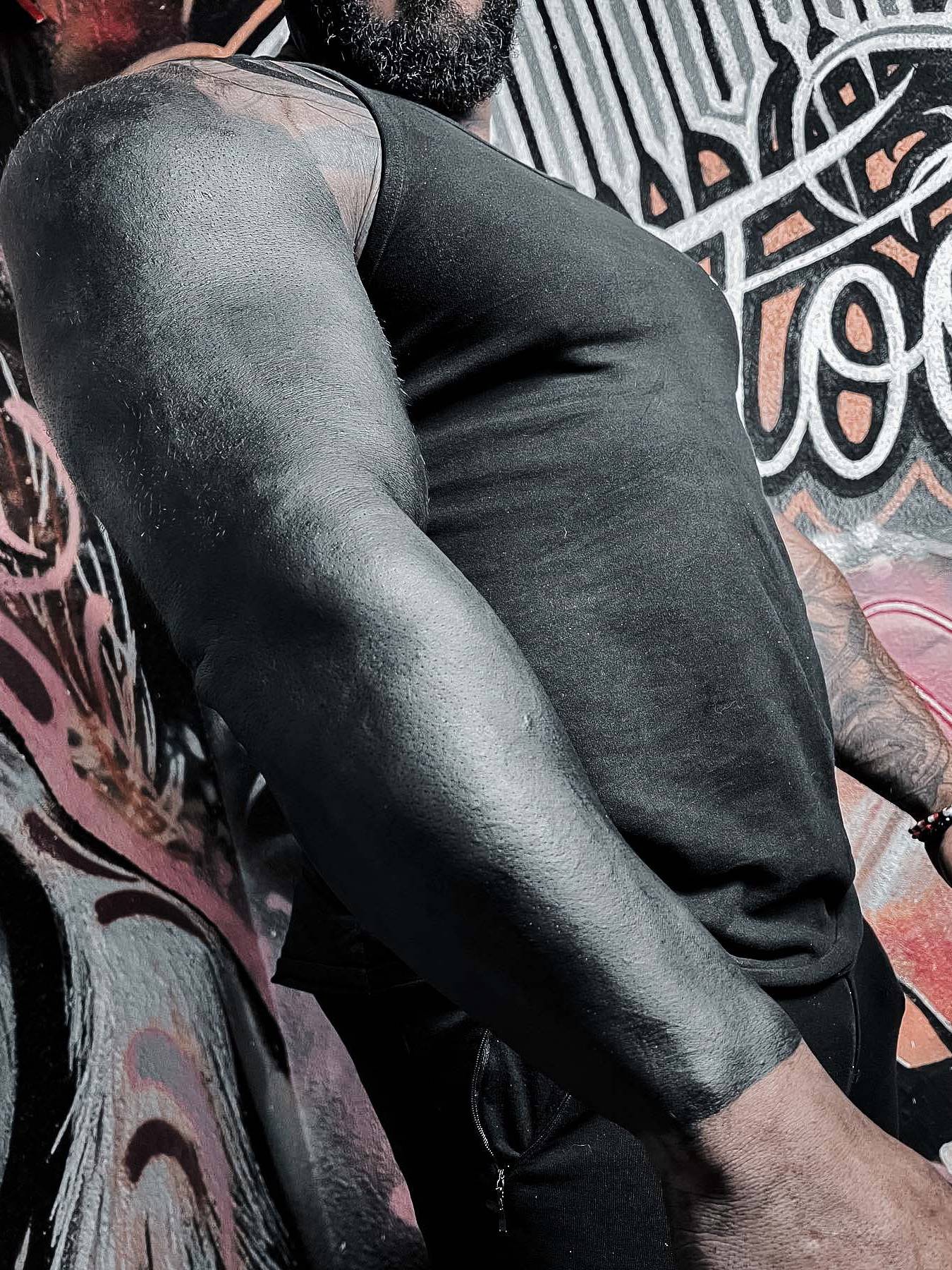 Dor, Cicatrização e Cuidados: Tudo Sobre a Blackout Tattoo