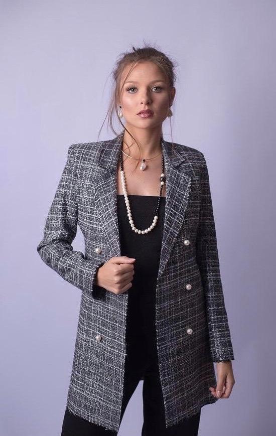 Blazer tweed cropped: como usar essa tendência moderna