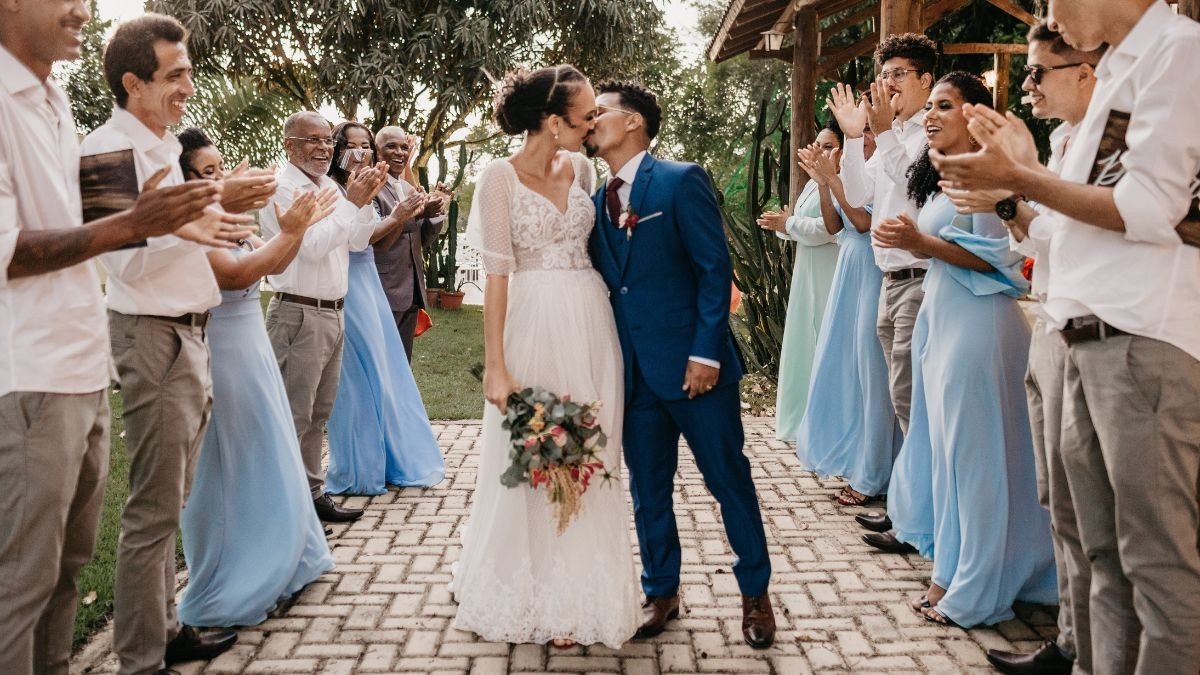 5 ideias de títulos:
1. Blusas para Casamento: Guia Completo para Convidadas
2. Como Usar Blusa em Casamento: Dicas de Estilo e Combinações
3. Tecidos Ideais para Blusas de Casamento: Luxo e Conforto
4. Casamento de Dia vs. Noite: Qual Blusa Escolher?
5. Onde Comprar Blusas Elegantes para Casamento: Lojas e Dicas