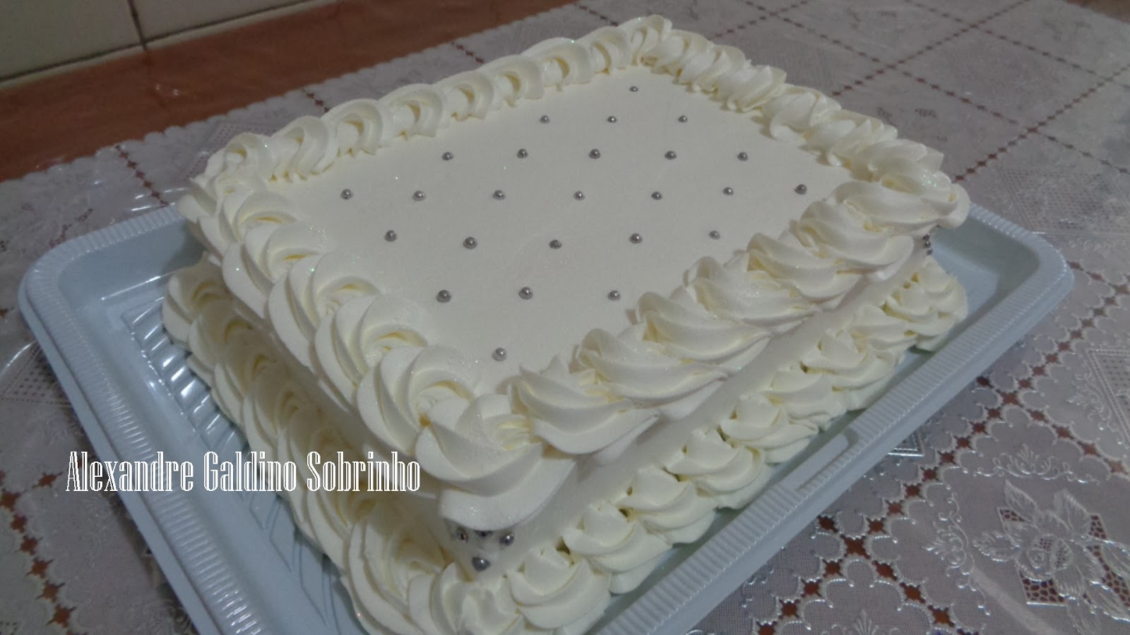 Bolo branco com chantininho