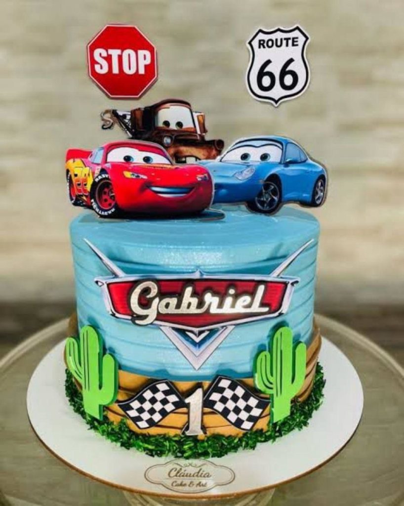 bolo de carros de corrida