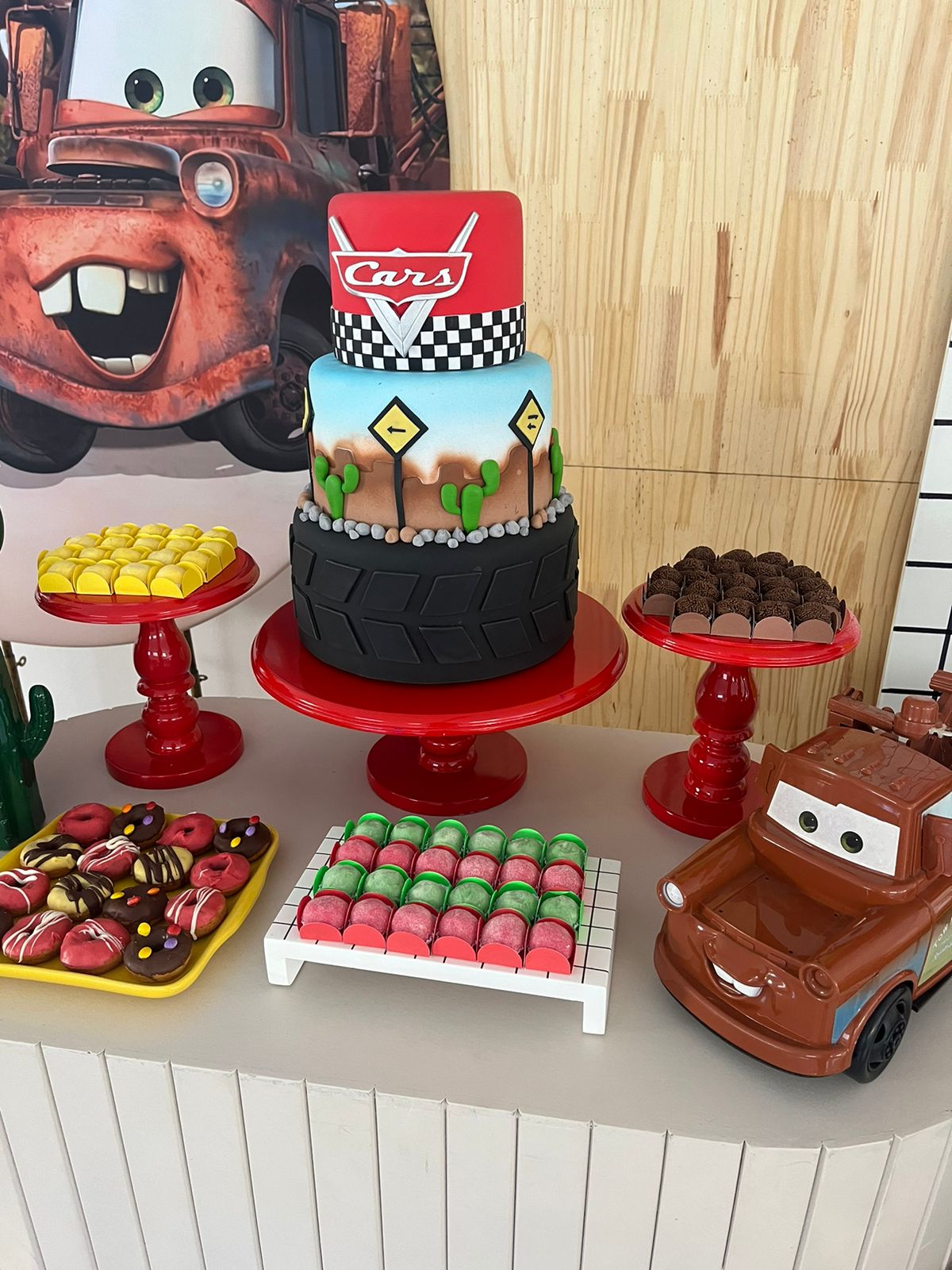 bolo de carros fake