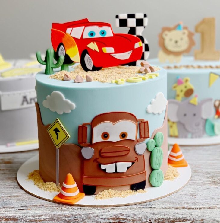 bolo de carros comestível